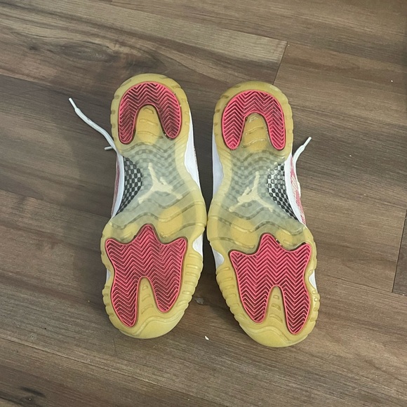 Air Jordan 11 Retro Low Pink Snakeskin W - Picture 2 of 4